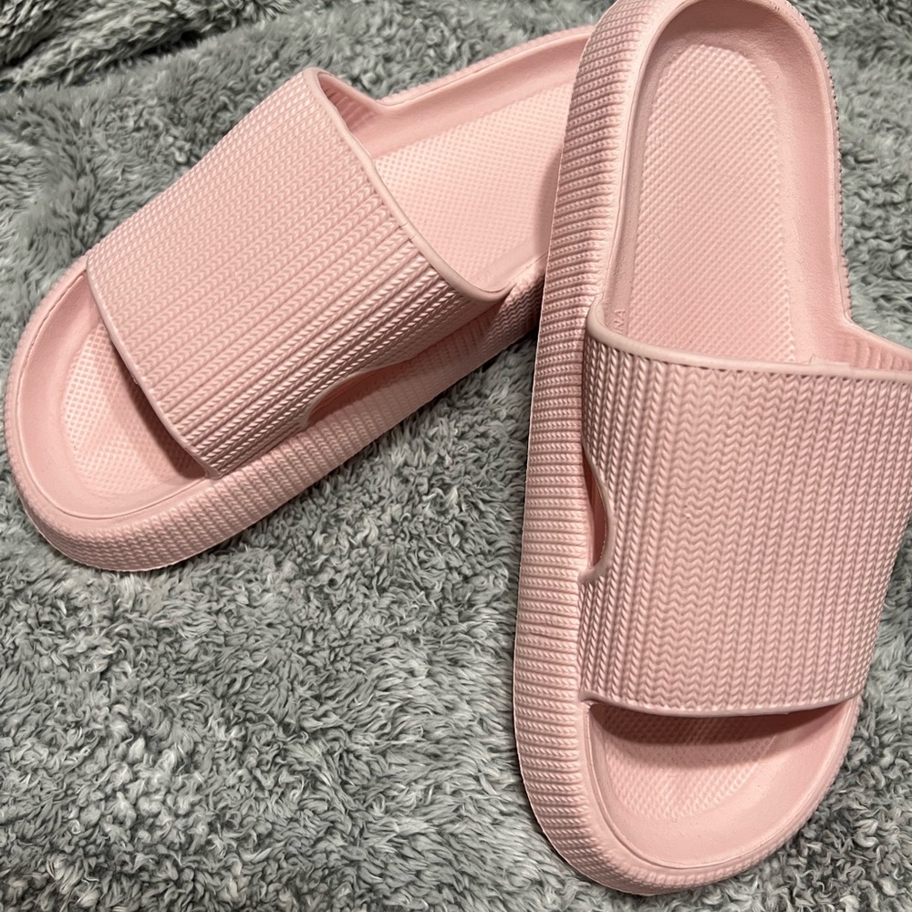 Source Unknown Soft Pink Women's Slippers